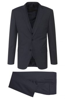 חליפה שחורה של חברת Hugo Boss מבט מלפנים