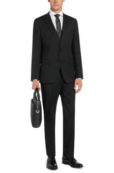 חליפת Hugo Boss שחורה מבט מלפנים
