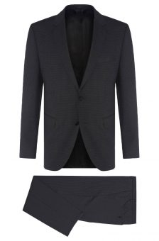 חליפה שחורה של חברת Hugo Boss מבט מלפנים